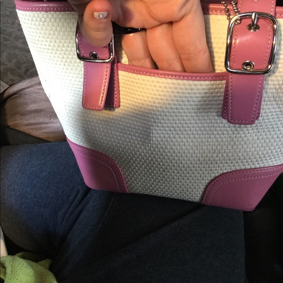 Authentic Coach Hand Bag for Spring! - Picture 4 of 8